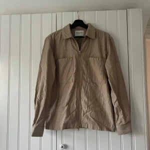 Manchester jacka/overshirt - Jacka/overshirt i beige 
