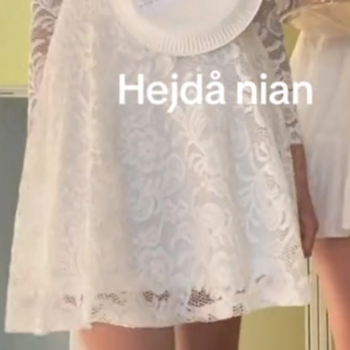 Vit spetsklänning - 90