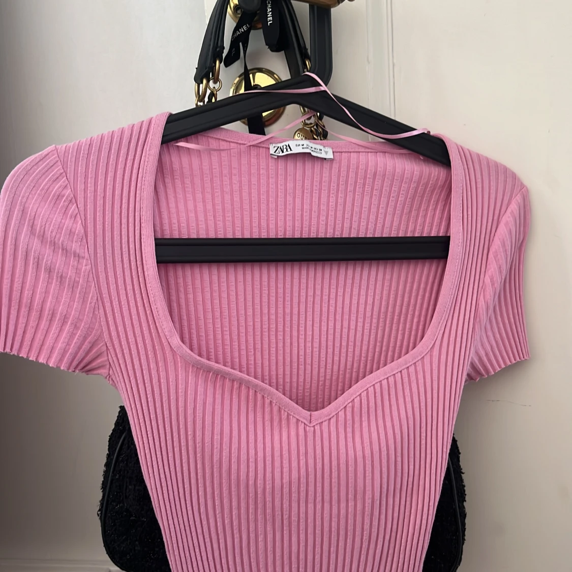 Rosa ribbad bodysuit från Zara - 92