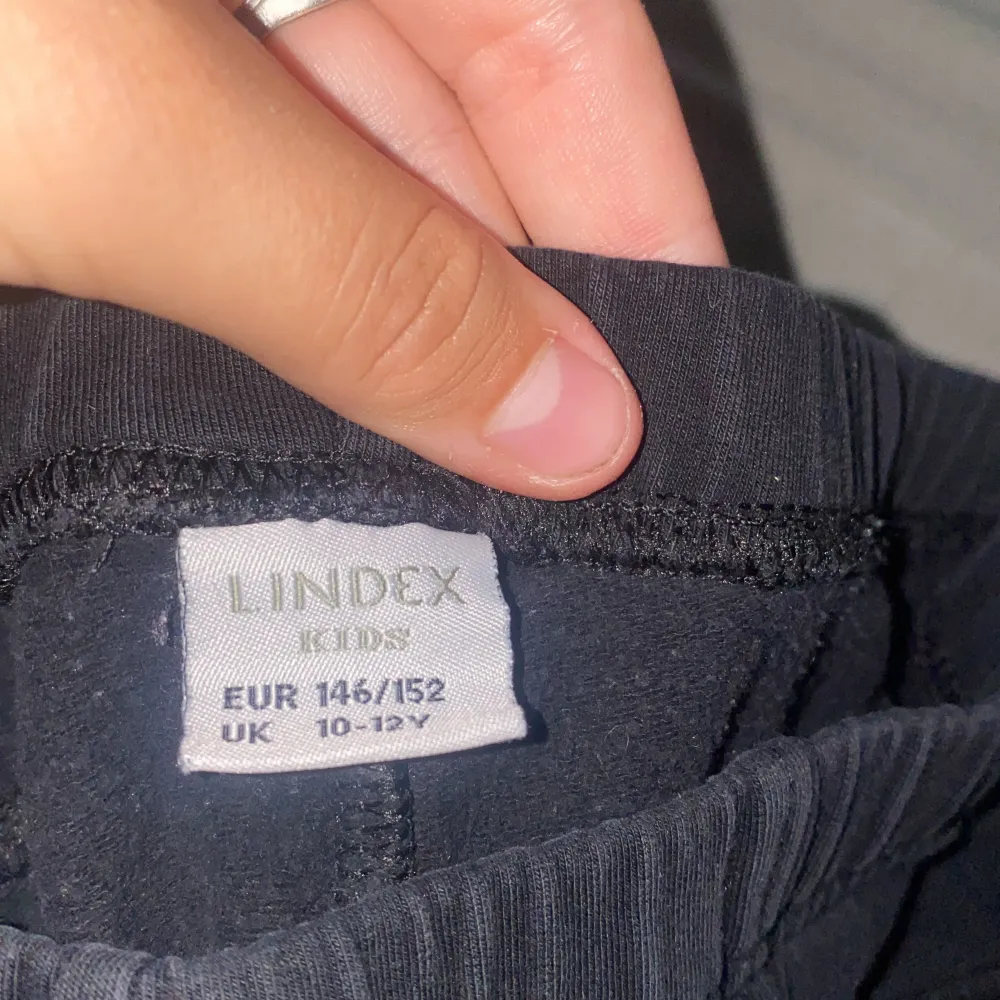  Ett par lite finare leggings för ett bra pris storlek 146-152 från Lindex. Jeans & Byxor.