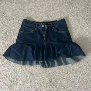 Volang jeans kjol - Volang jeans kjol (egen gjord av bikbok jeans) 