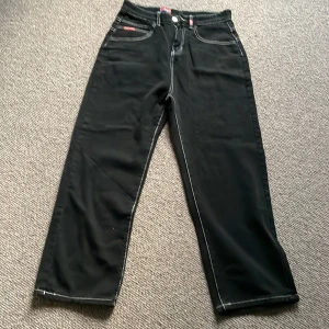 Jnco jeans svarta med blåt märke - Oanvända jeans
