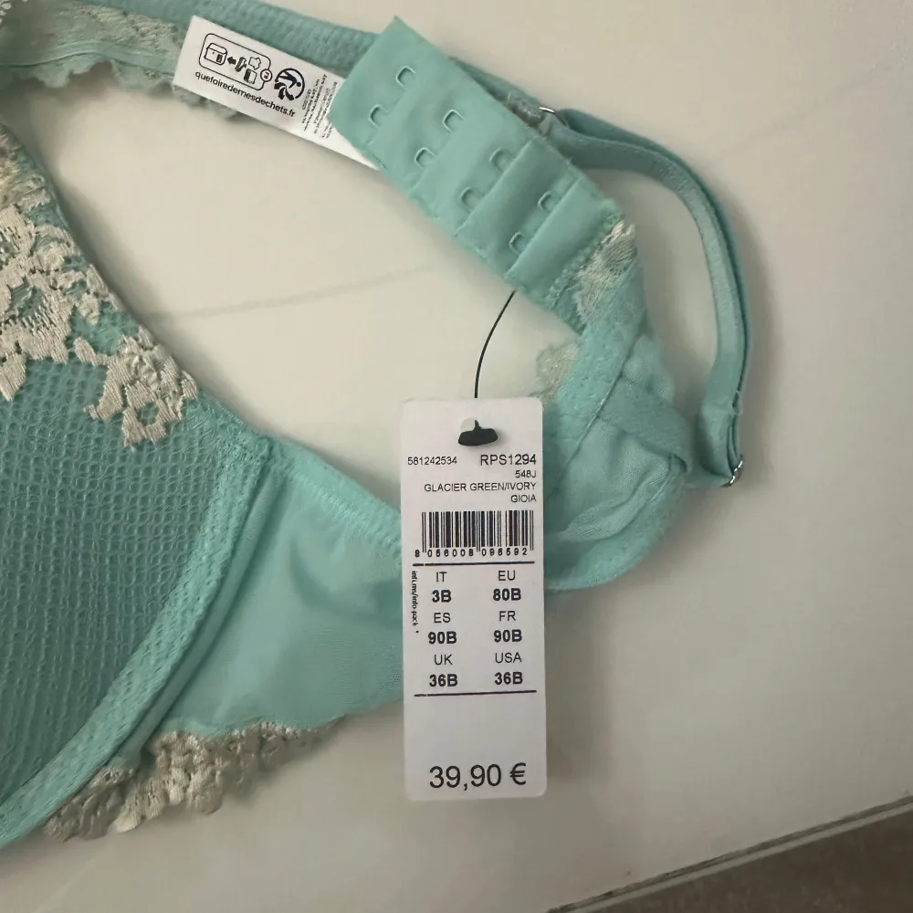 Intimissimi bh i jättefin ljusblå färg, såklart helt oanvänd med prislapp kvar. Nypris 500kr, säljer pågrund av att det inte är min storlek🥰. Övrigt.