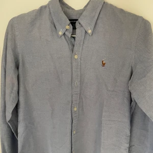 Ralph lauren skjorta - Säljer denna feta Polo Ralph Lauren skjortan för endast 499!kr🤩 | inga defekter alls! | perfekt nu när värmen börjar komma! | storlek s/xs (165-175) | skriv vid frågor och funderingar!😁