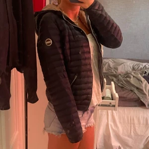 Jacka - Super snygg jacka från colmar, inga defekter eller något, knappt använd!❤️säljer för 2000kr+frakt❤️(nypris ca 4500kr❤️