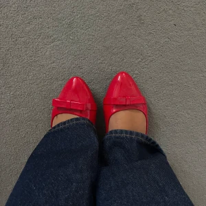 Röda ballerina - Säljer mina röda lack ballerina köpa second hand, då de är för små