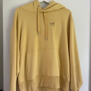 Limiterad Hov1 Hoodie - Limiterad Hov1 Hoodie från Skansen 2022. Aldrig använd, nyskick! Vill bli av med den snarast så lägre pris vid snabb affär!