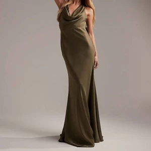 ASOS klänning  - Helt nytt använt en gång bara💗 Kostar egentligen 1569.