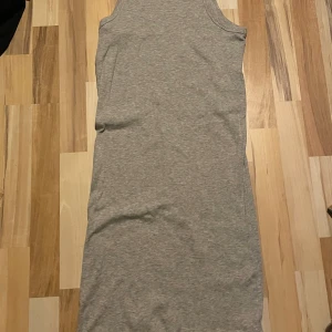 Klänning  - Klänning ursprungligen från lager 157, men köpt secondhand. Säljer då jag inte får användning för den. Finns på flera sidor. 