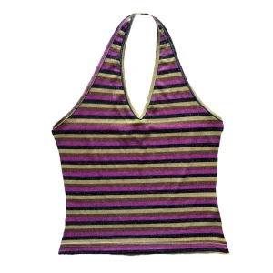 y2k vintage halterneck top - fin glittrig halterneck topp från gammal h&m. Storlek 44/46 på lapp men insydd att passa en XS-S. Har nåt orange streck på baksidan (se sista bild), vet ej om de går bort i tvätt. Därav priset. ❤️