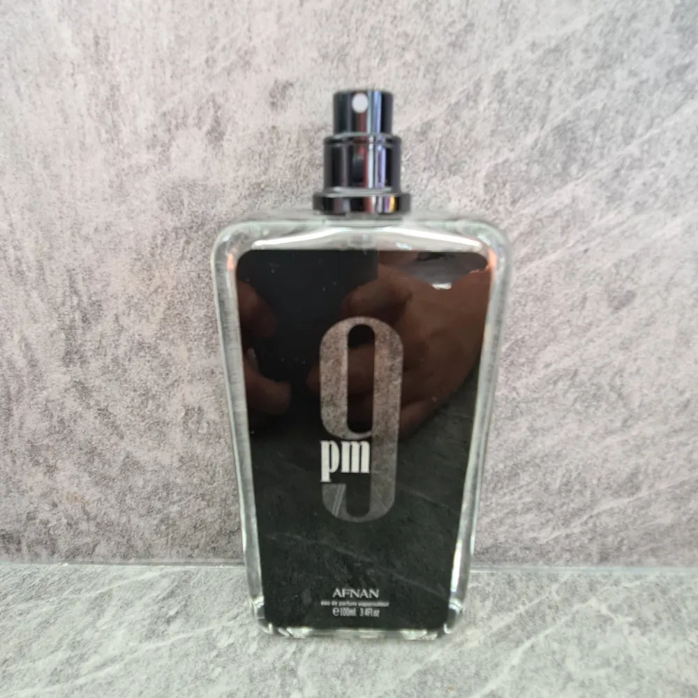 Tja säljer nu min afnan 9pm 100 ml. Väldigt god och fin vanilj doft. Har tagit ungefär 2 sprut med den men vill inte ha den längre. . Perfume.