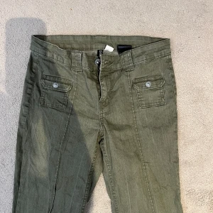 gröna H&M byxor - gröna h&m byxor som knappast är använda