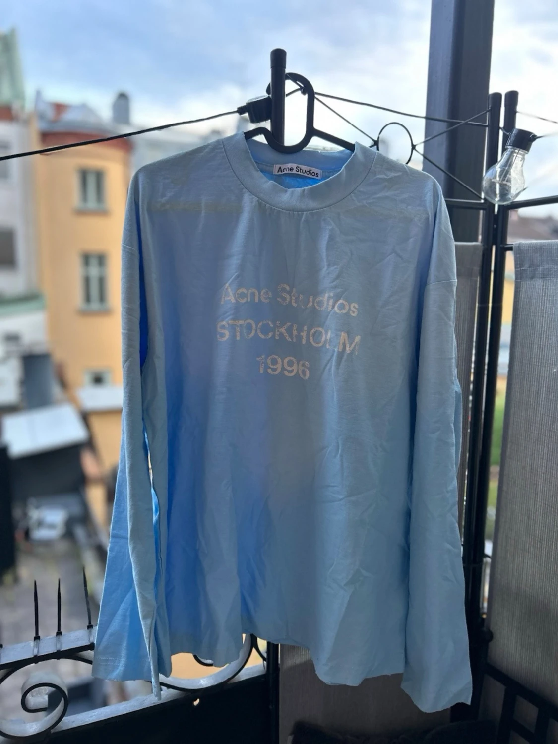 Ljusblå långärmad topp Acne Studios