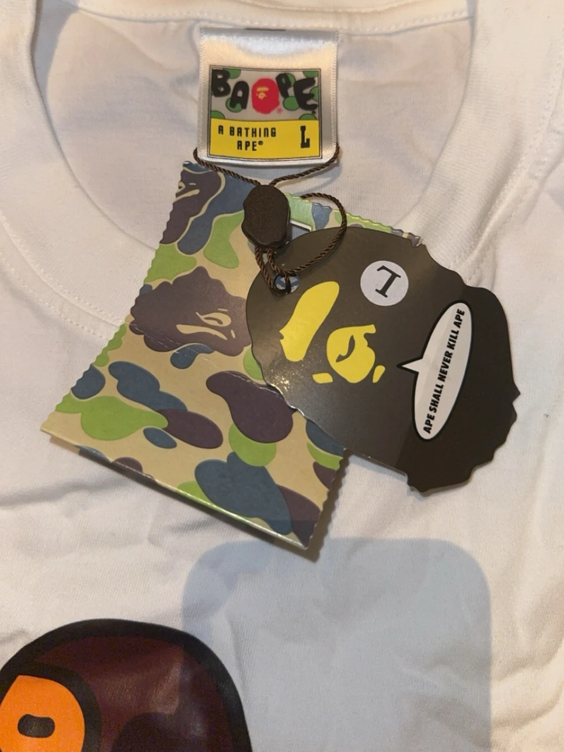 Vit BAPE t-shirt med rosa camo - 2