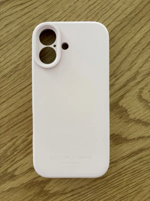 Skal iPhone 17 - Oanvänt. Hårt skal med silikonyta