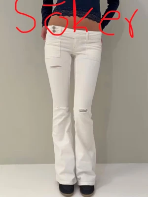 Vita bootcut jeans  - SÖKER dessa jeans i xs helst tall