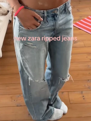 Ljusblå jeans från Zara - Säljer ett par ljusblå jeans från Zara i storlek 36❤️ Endast testa en gång.