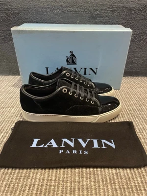 Lanvin skor  - Hej, säljer nu dessa svin snygga lanvin skor. Skorna är i grymt skick!  Begränsat antal boxar och dustbag. Hör av dig vid frågor.
