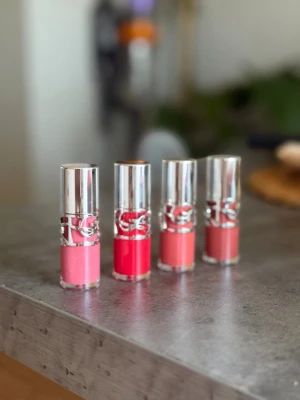 Fyra lyxiga läppglans i rosa toner - Ysl lipgloss helt ny i 4 färg ni kan köpa en för 330kr eller alla för 1000kr 