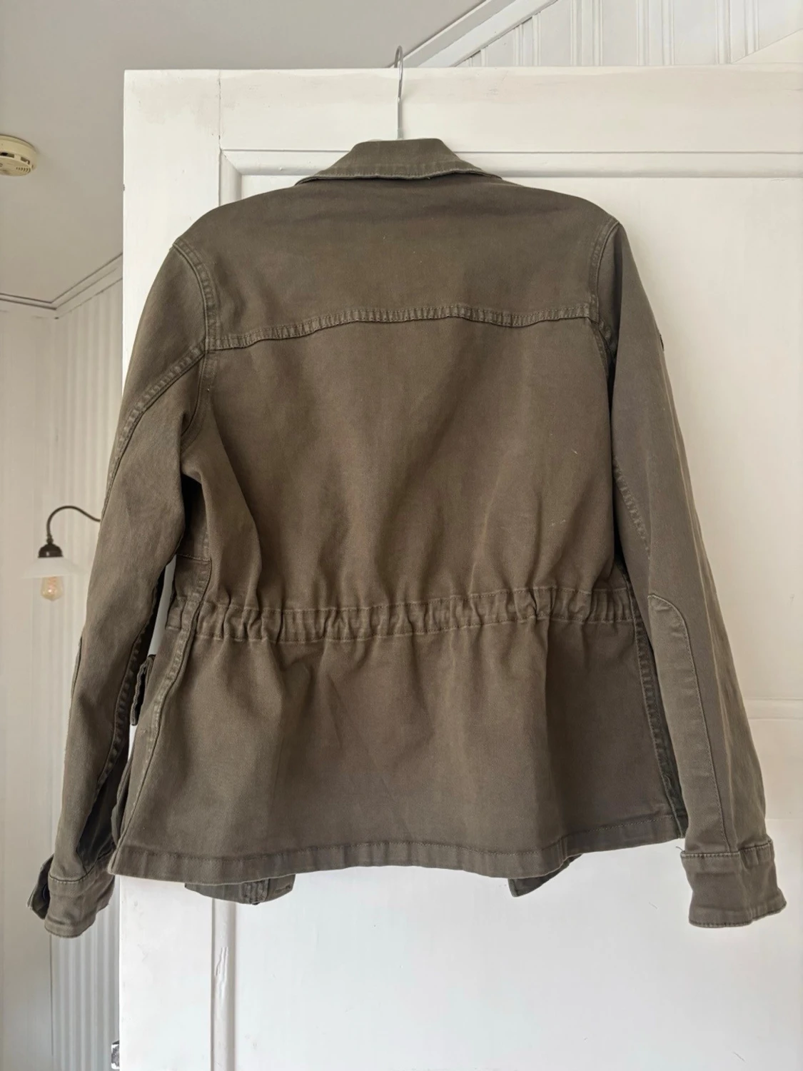 Olivgrön vindjacka med patches - 1