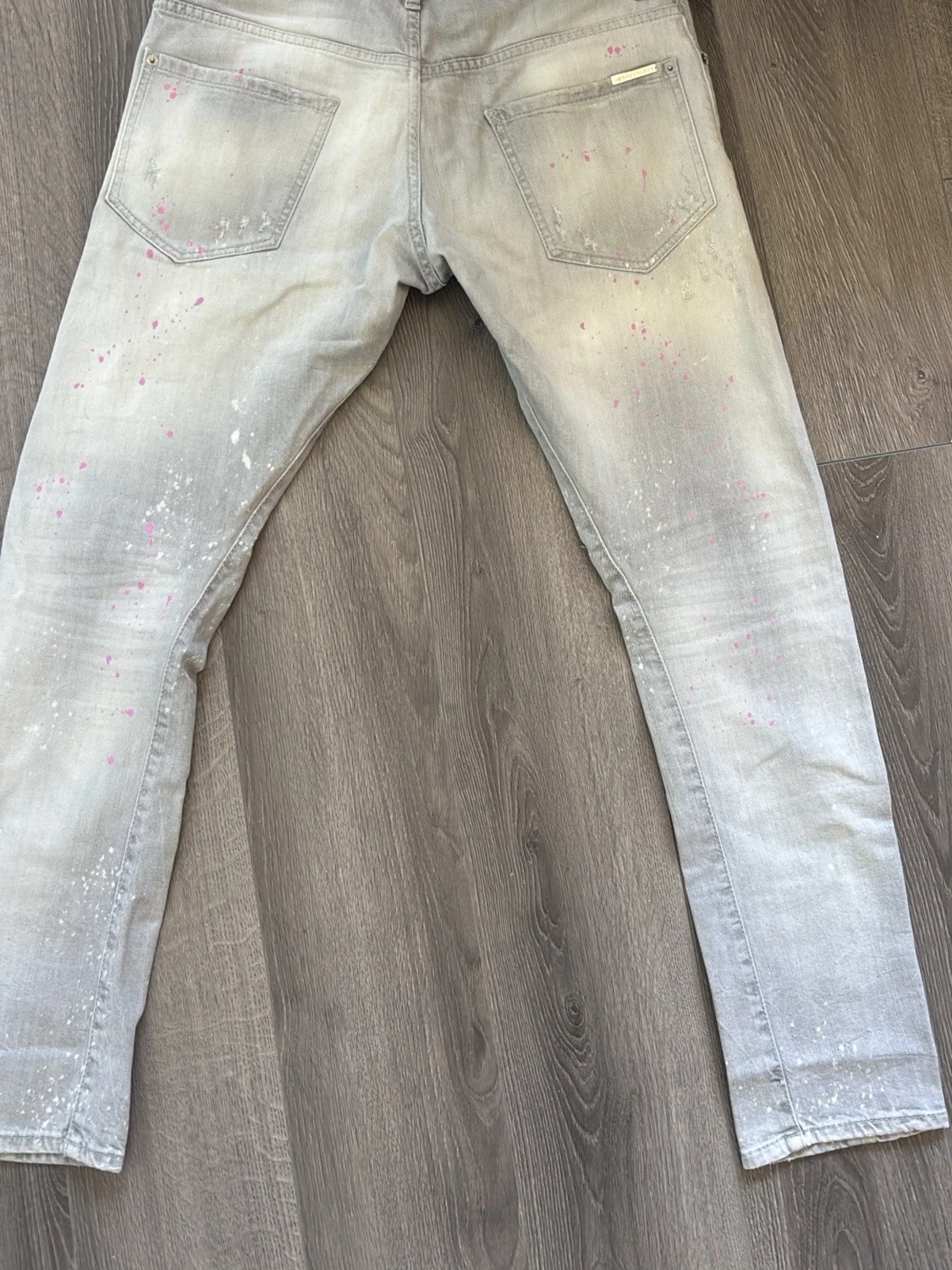 Ljusgrå jeans med färgstänk - 1