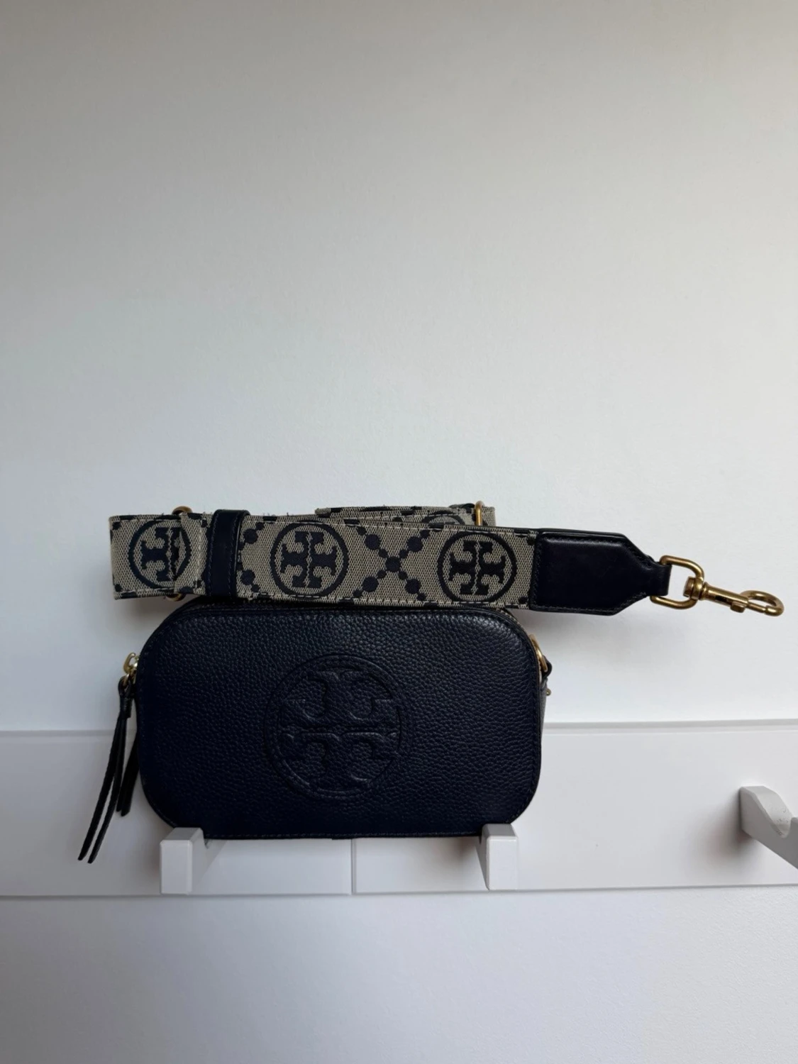 Mörkblå Miller mini crossbody från Tory Burch - 3