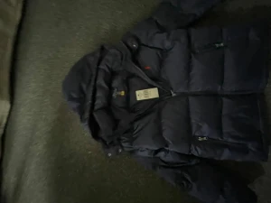 Ralph lauren jacka - Hej säljer min ralph lauren jacka  köpte den för 4200 för nåt år sen men sen över  sommarn växte jag ur den så använd en gång lappen kvar och allt