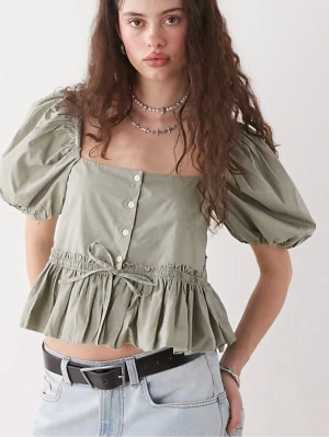 !SÖKER! Blus från Monki - !SÖKER! Den här blusen från MONKI Söker i xs eller om den finns i xxs