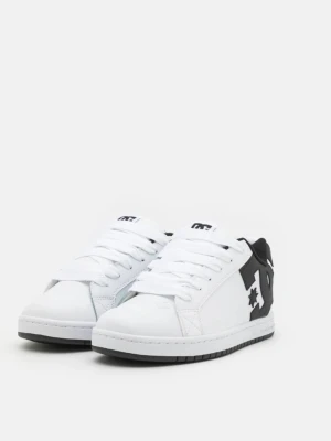 Dc skor - Svart vita dc skor helt nya. Går för  Äkta från zalando. De va små för mig så jag säljer dem. Fin med allr och håller dig varm. Går att diskutera pris privat😉