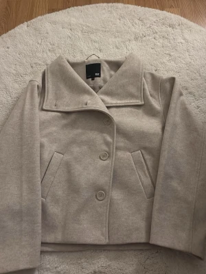 Beige kappa  - Kappa från lager 157 aldrig använd