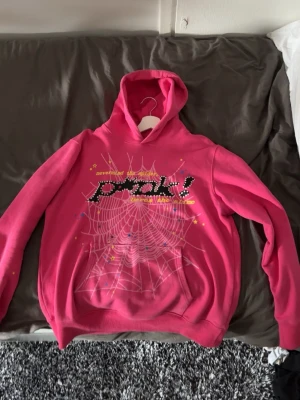 sp5der hoodie - Säljer min spider hoodie för att den inte passar längre. Den är nästan helt oanvänd så den är i jätte bra skick. Pris kan såklart diskuteras.