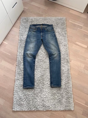 Nudie Jeans - Nudie Jeans - Modell Lean Dean - W29 L32 - Riktigt feta fades - Grymt skick - Nypris ca 1699kr, nytt pris 469kr!