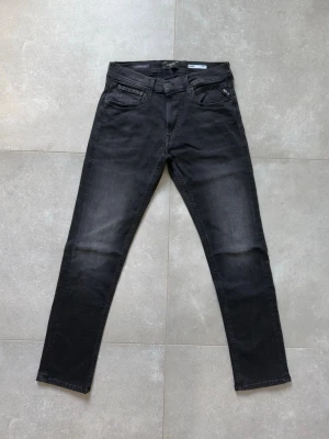Replay hyperflex jeans - Säljer ett par feta Replay grover hyperflex jeans. Riktigt bra skicka, storlek W31 L32. Nypris 2000kr, mitt pris 399kr. Hör gärna av er vid funderingar eller bud!