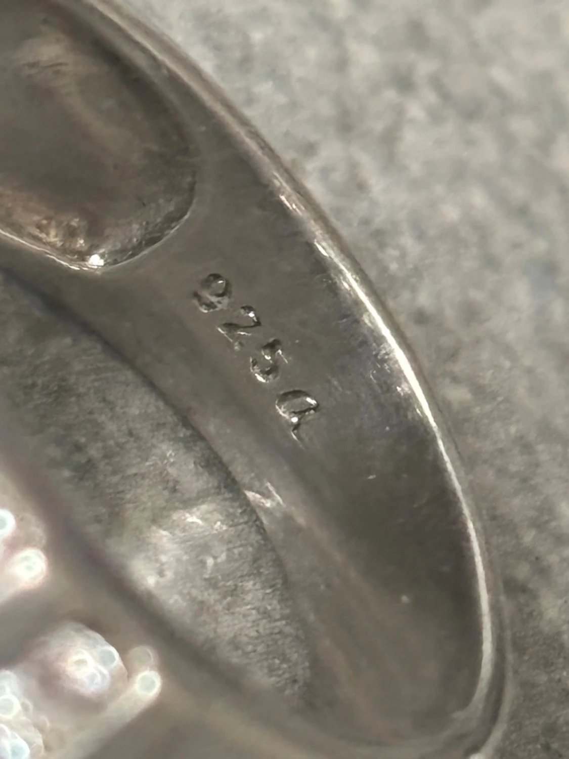 Bred 925a silverfärgad ring med stenar - 2
