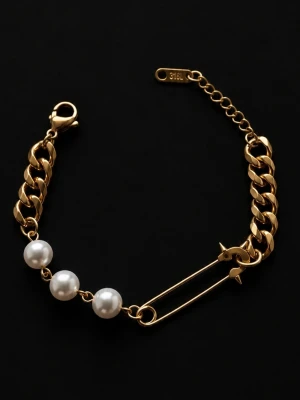 Ny armbandsdesign. Var stilren! ✨ - Finns både i silverfärg och guldfärg. Armbandets design är inspirerad av halsbandet Maria Nilsdotter. På den sista bilden kan du se halsbandet.Armbandets längd är justerbar.