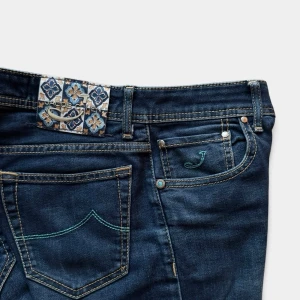 Jacob Cohën 688 Jeans | 30 - Sjukt snygga jeans från Jacob Cohën | Vid frågor hör av er | Finns även att köpa på carlinofashion.se -> gratis frakt över 1000kr