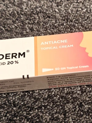 Azaderm azelanic acid 20 %!  - Jättebra kräm. Utgångsdatum januari 2028.