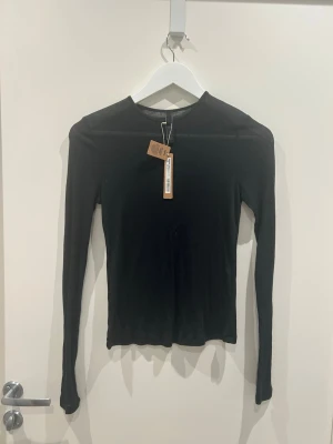 Skims long sleeve see through top - Helt ny med prislapp kvar! Passade inte på mig men sååå fin!!