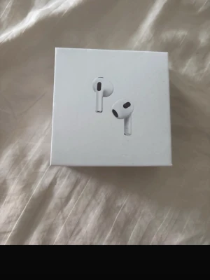 AirPods 4  - Helt nya