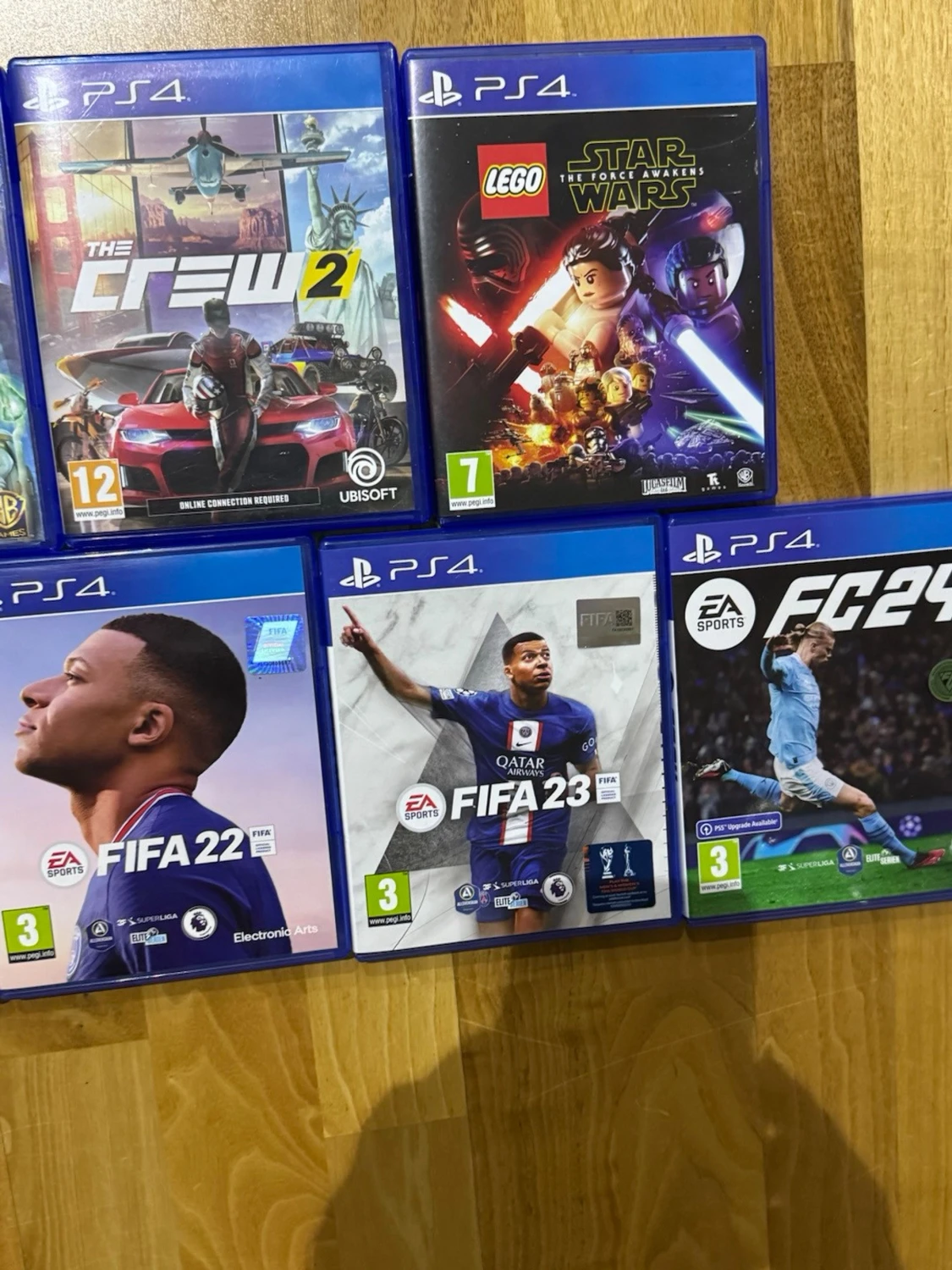 PS4 spelpaket med FIFA, LEGO & Crew - 1