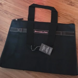 Svart shoppingväska Abercrombie & Fitch - Oanvänd 
