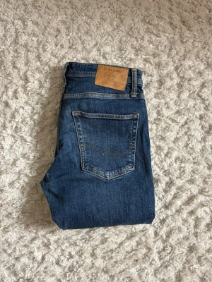 Jack&Jones jeans - Ett par sjyssta jeans från Jack&Jones i storlek 29/30. Jeans är i ett mycket bra skick. Hör av er vid frågor 