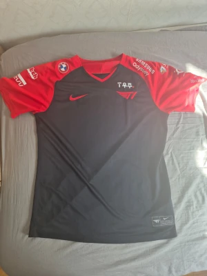 T1 Zeus Jersey - Oanvänd T1 Zeus Jersey