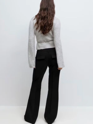 Lågmidjade kostymbyxor! - Skitsnygga lågmidjade kostymbyxor! Säljer då dem tyvärr är för stora för mig! Snygga bakfickor och bootcut modell!