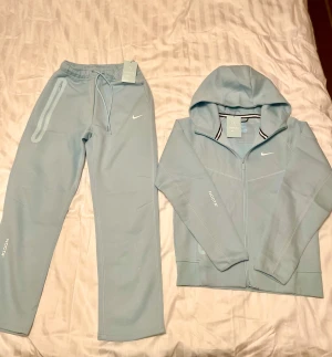 Nike Nocta set - Nike Nocta ljusblå set, helt ny, oanvänd är i perfekt skick, kommer med tags! Passar M/S