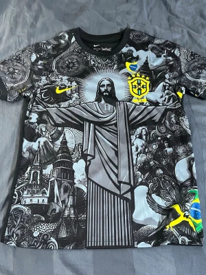 Brazil Jersey - Aldrig använd, inga hål eller defekter och inga konstigheter. Kommer inte bli missnöjd!