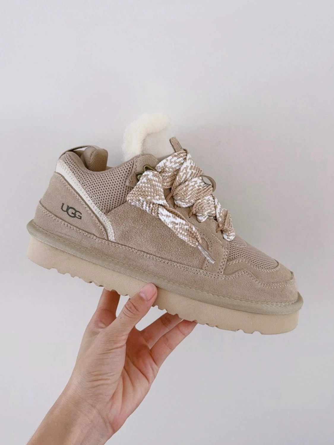 Beige sneakers från UGG med foder - 2