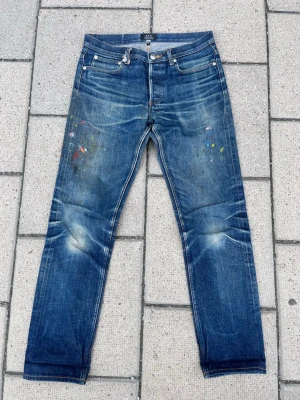 APC Selvedge jeans med bra wash  - Riktigt snygga APC selvedge Jeans med galen wash.                                                                                       Skick: 8,5/10                                                                              Storlek: 29 