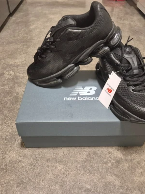 New balance 2000 svarta - Använd par gånger, öppen för bud vid snabba affär.