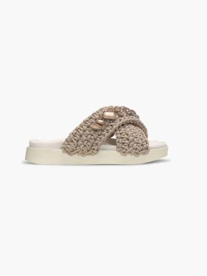 Inuikki tofflor i taupe  - Helt nya Inuikki tofflor i färgen taupe, storlek 37. Aldrig använda pga fel storlek och gick ej att returnera. Köpta för 2000kr, buda på💓
